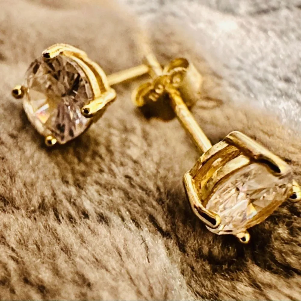Children’s 925 Gold Zirconia Stud Earrings – One Missing Back